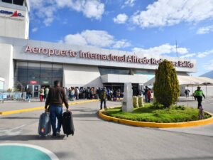 El aeropuerto internacional de Arequipa en Perú reanuda sus operaciones tras protestas 