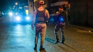 Acusan agente policial de matar joven en Miches  