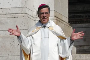Exarzobispo de París, investigado por presuntos abusos