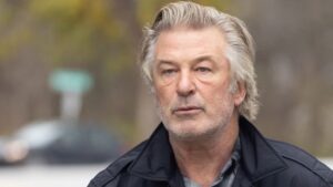 Alec Baldwin comparte la primera fotografía tras ser acusado de homicidio involuntario