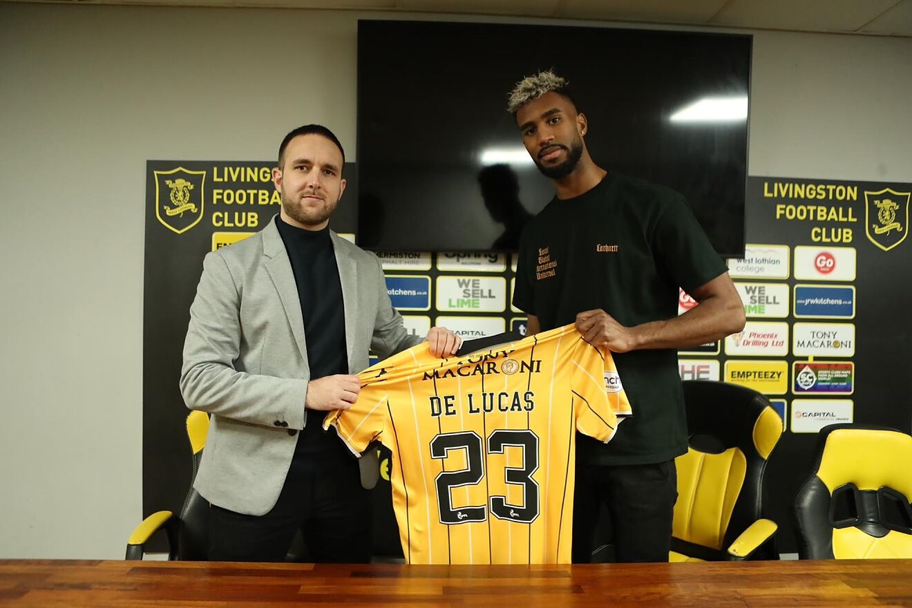 Futbolista dominicano ficha con el Livingston FC tras firma de contrato