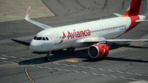 Encuentran dos cadáveres en el tren de aterrizaje de un avión en Colombia