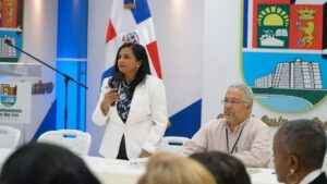 Vicealcaldesa SDE Ángela Henríquez exige mayor oportunidades para la juventud  