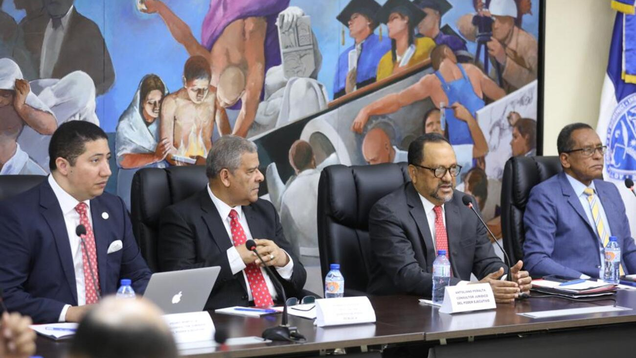 Poder Ejecutivo presenta a la academia jurídica propuesta para creación de Ministerio de Justicia