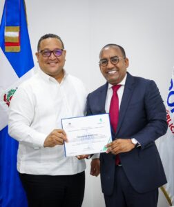DA recibe reconocimiento por logros en plan de capacitación