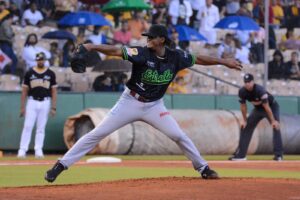 Jonronazo Junior Lake en el octavo y el primer salvamento de Wirfin Obispo cerraron el juego para el triunfo de Estrellas sobre Águilas.