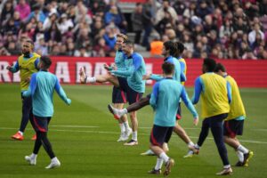 El Barça se entrena en el Spotify Camp Nou ante más de 15.000 espectadores