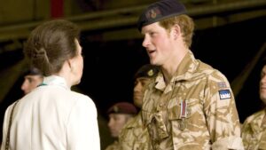 El príncipe Harry revela que mató a 25 talibanes en Afganistán

