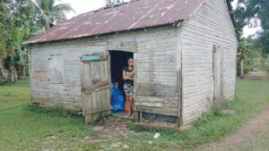 En Nagua, joven madre pide ayuda para lidiar con enfermedad de su hija

