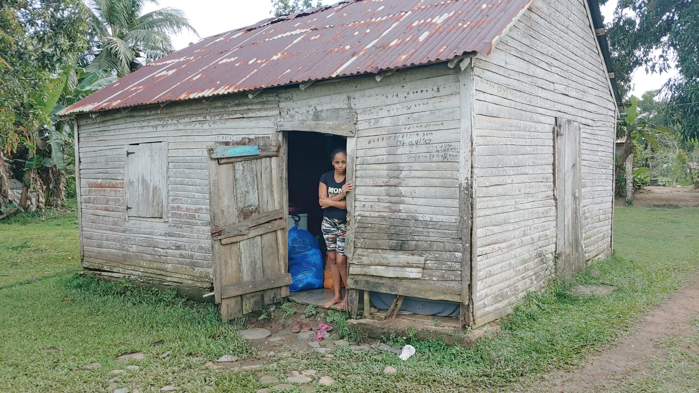 En Nagua, joven madre pide ayuda para lidiar con enfermedad de su hija