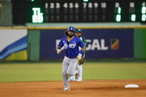 Estrellas en jaque; Hall y Alfaro ponen al Licey a una victoria de la corona 23