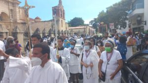 Feligreses piden a la Virgen de la Altagracia, salud, dinero y amor