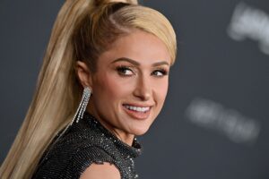 Paris Hilton colmada de felicitaciones luego de revelar nacimiento de su primer hijo