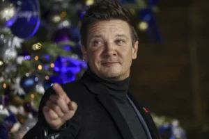 La estrella de Marvel, Jeremy Renner, esta en estado crítico tras sufrir un accidente
