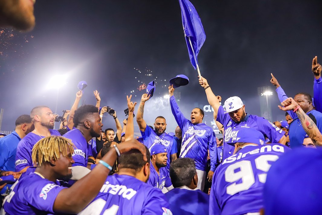 Tigres del Licey celebra su campeonato con caravana
