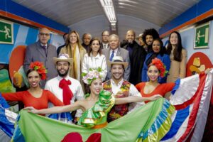 Inauguran mural de Nagua en el metro de Madrid, España.