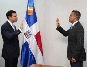 Juramentan a Roberto Ángel Salcedo como nuevo director de Propeep 