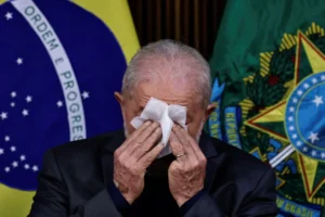 Los incesantes asaltos a la debilitada democracia de América Latina