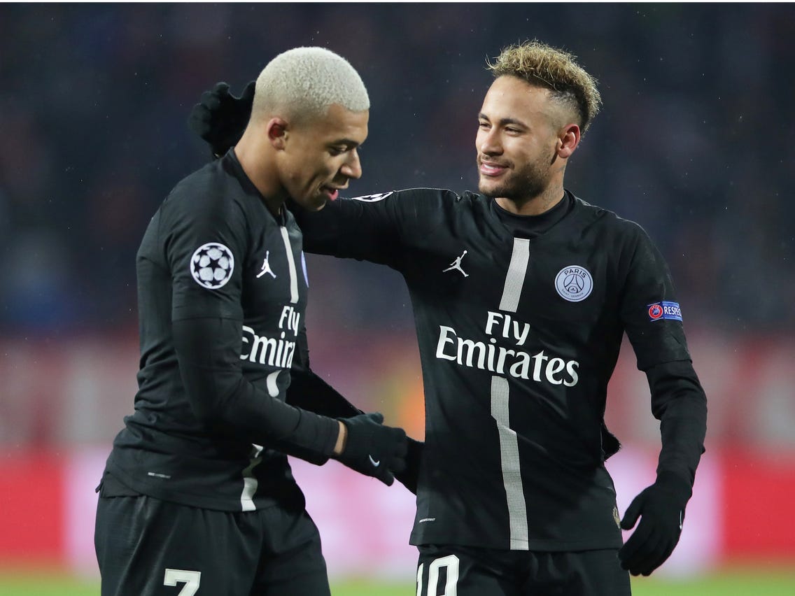 Difunden video de Mbappé acarameladito con Neymar