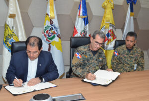 PUCMM dará facilidades de becas a militares
