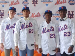Prospectos de los Mets firman con bonos millonarios

