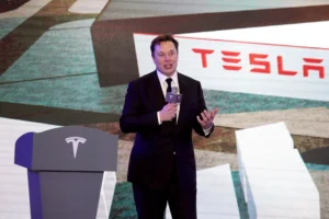 Elon Musk fue la segunda persona en amasar una fortuna personal de más de 200.000 millones de dólares, superando ese umbral en enero de 2021, meses después de Jeff Bezos. El creador y director ejecutivo de Tesla Inc. ahora ha alcanzado otro hito: convertirse en la primera persona en la historia en perder 200.000 millones de dólares de su patrimonio.