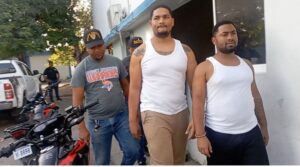 Se entregan dos hermanos acusados de homicidio en Barahona