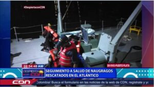 Uno de los náufragos rescatados en observación