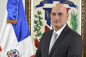 Ministro de Economía niega bienes del Estado sean entregados a sector privado