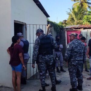 Apresan hombre se atrincheró en residencia con su hija de tres años en Sánchez Ramírez
