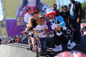 La diputada del Partido de la Liberación Dominicana, Fabiana Tapia agasajó a cientos de niños de los sectores Corbano Sur