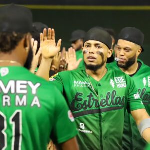 Estrellas ganan primer juego de la Serie Final con los Tigres del Licey 