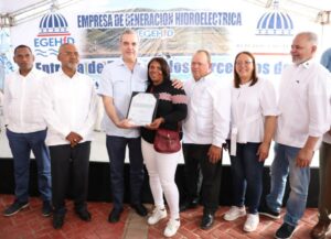 Por iniciativa de EGEHID productores de San Juan son dotados de títulos definitivos  
