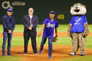 Lidom y Licey reconocen a Milton Morrison por apoyar el béisbol; hace lanzamiento de honor 