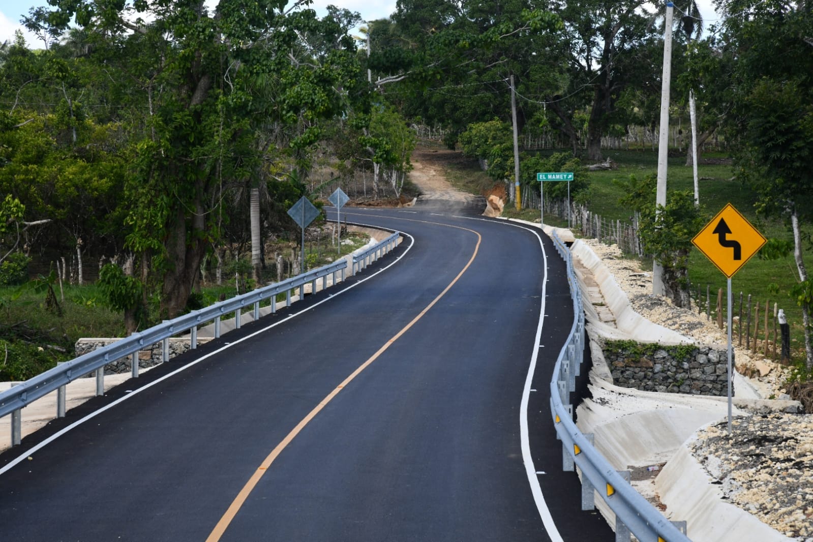 Presidente Abinader inaugura carretera Las Yayas-El Mamey