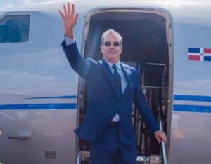Defecto eléctrico en avión obliga al presidente a cambiar de avión  