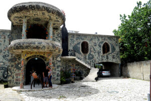 Cristian Tiburcio: el artista que hizo de su casa un museo en Bonao