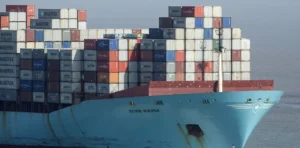 Niño se esconde en contenedor y lo hallan a 6 días después en Malasia