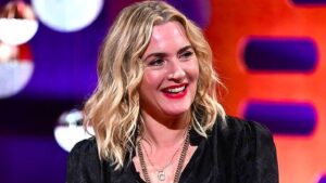 Se hace viral gesto de Kate Winslet al confortar periodista