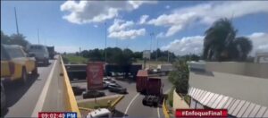 Camioneros paralizan tránsito por medida del Intrant