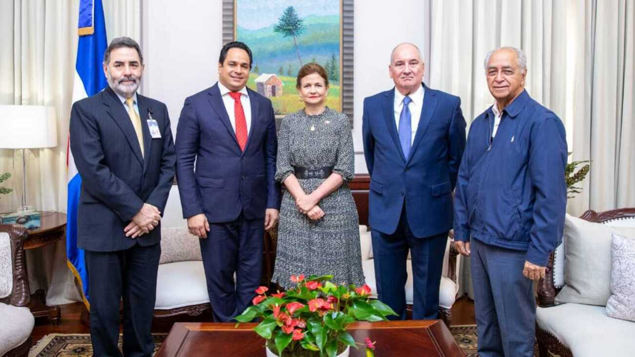 Vicepresidenta juramenta nuevo contralor de la República y miembros del Consejo Unificado de las EDES