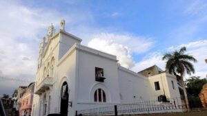 En Santo Domingo, decenas de creyentes acudieron a iglesias por Día Nuestra Señora de la Altagracia 