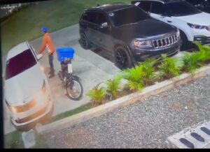Denuncian robo de vehículo en el Residencial Monumental 