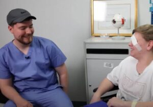 El youtuber Mr Beast paga operación a 1.000 invidentes