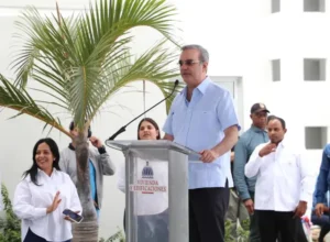 Abinader inicia obras viales conllevan inversión de más de RD$ 7,000.00 millones 
