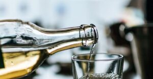 Hombre que quedó sin vista por consumir alcohol adulterado cuenta su historia 