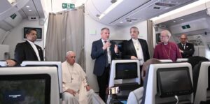  Papa asegura que criminalización de los homosexuales es una injusticia y un pecado