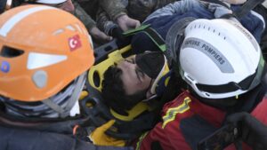 198 horas bajo los escombros: dos nuevos rescates tras terremoto