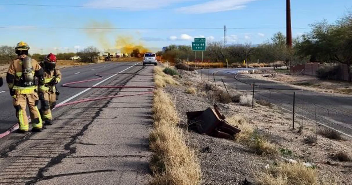 Accidente mortal provoca una fuga de ácido nítrico en autopista de Arizona
