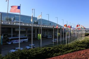 Aeropuertos de Chicago cancelan más de 300 vuelos por el clima invernal 